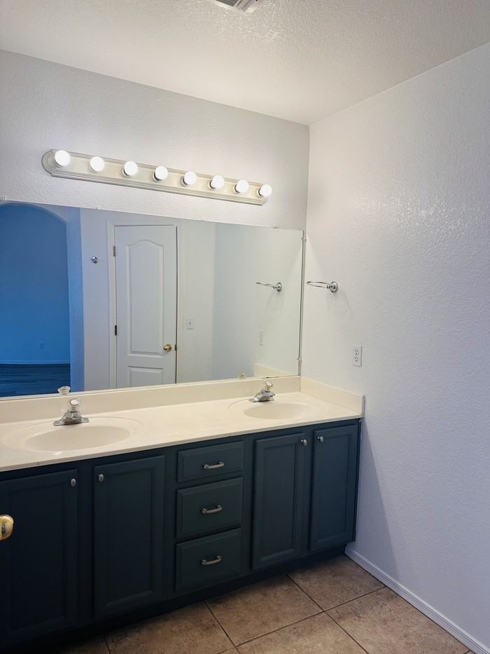 2384 W Silverbell Tree Dr - Photo 7 of 8