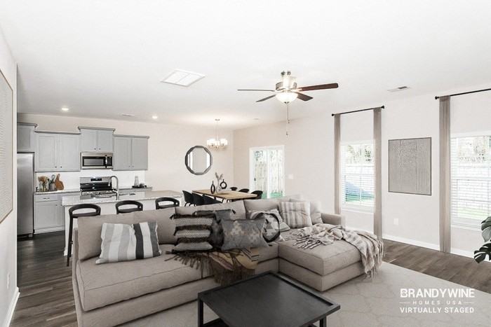 559 Glenmanor Dr - Photo 2 of 37