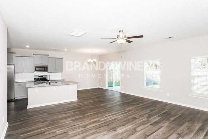 559 Glenmanor Dr - Photo 3 of 37