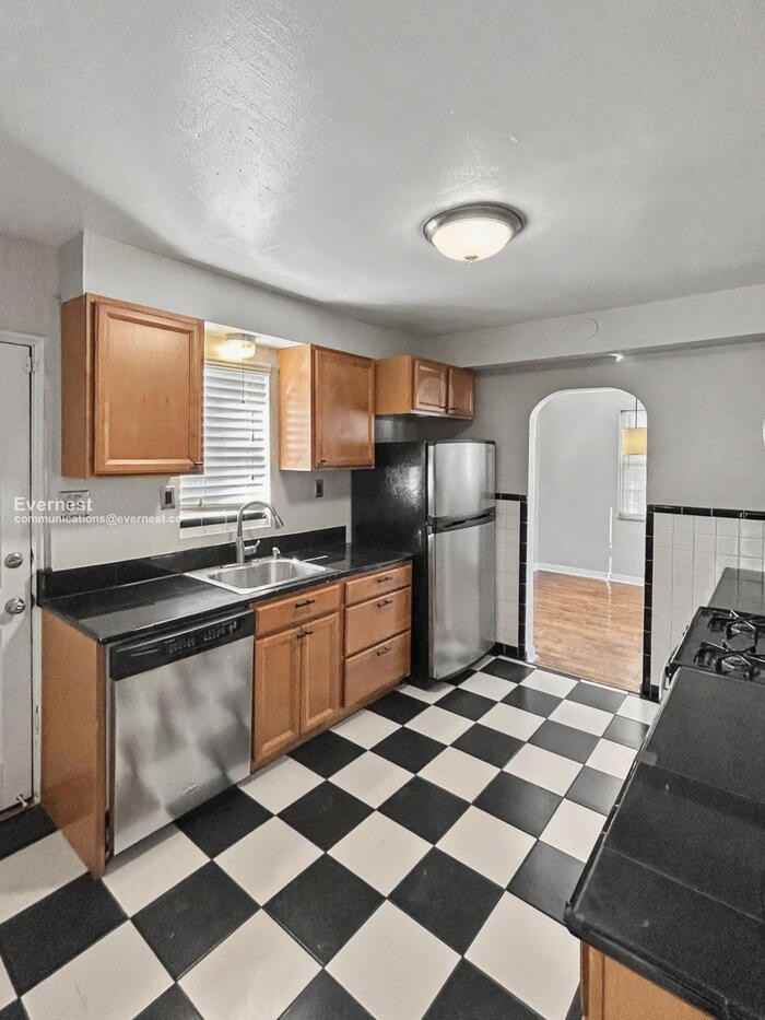 6936 Melrose Ave - Photo 7 of 30