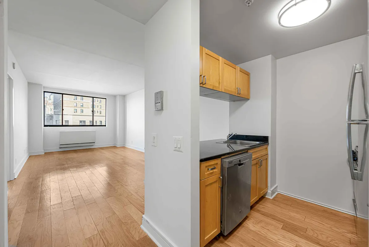 W 96th St & West End Ave #308 - Photo 2 of 14