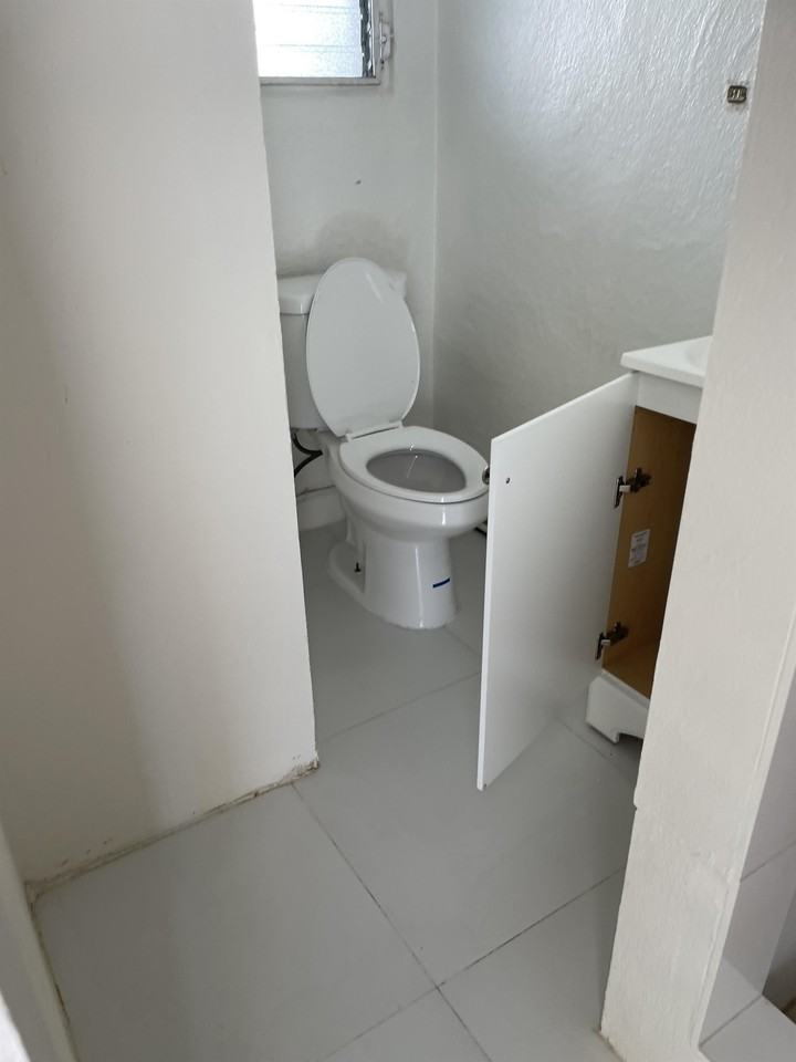 2340 Date Street - Photo 4 of 10