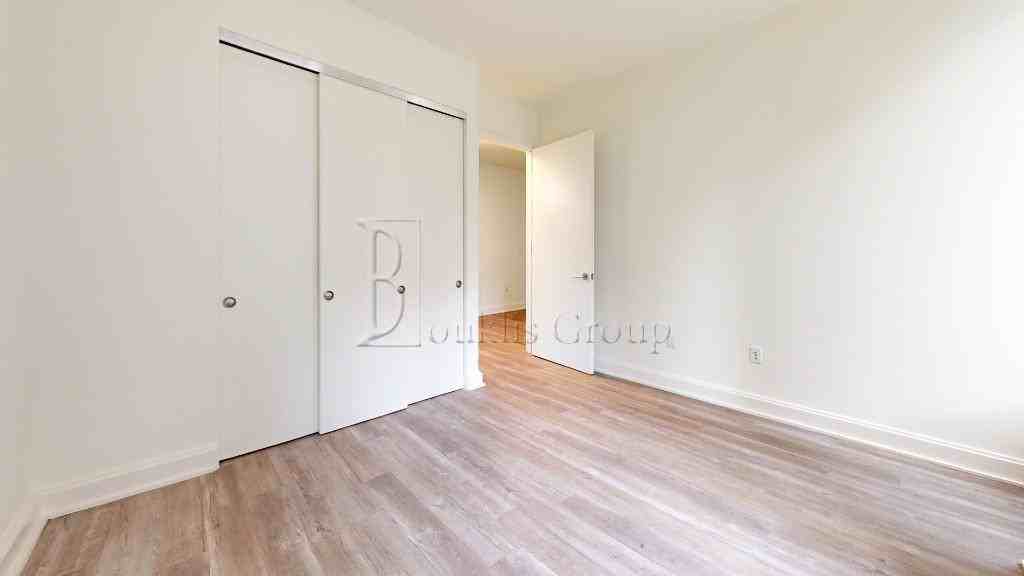 10 Hanover Sq #19G5 - Photo 2 of 5