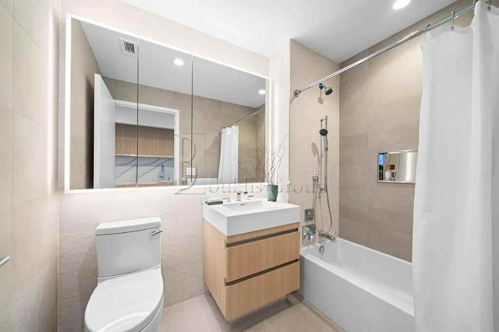 1 West St #2129 - Photo 4 of 4