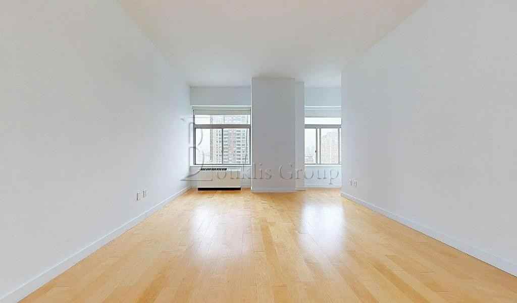 90 Washington St #20R - Photo 2 of 5