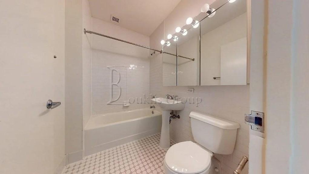 90 Washington St #20R - Photo 4 of 5