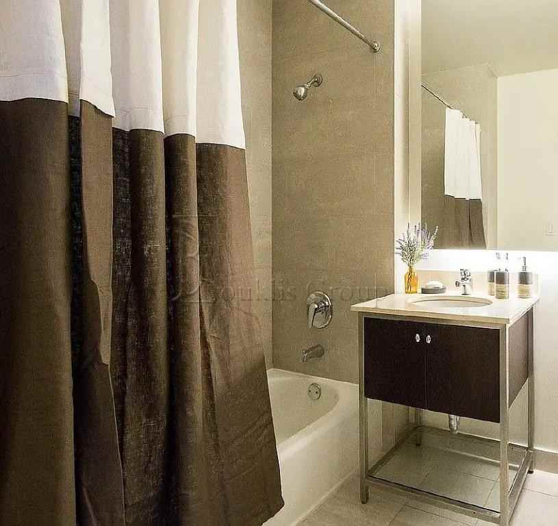 90 West St #19W - Photo 4 of 5