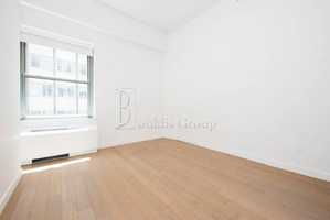 featured image of 20 Exchange Pl #11-34