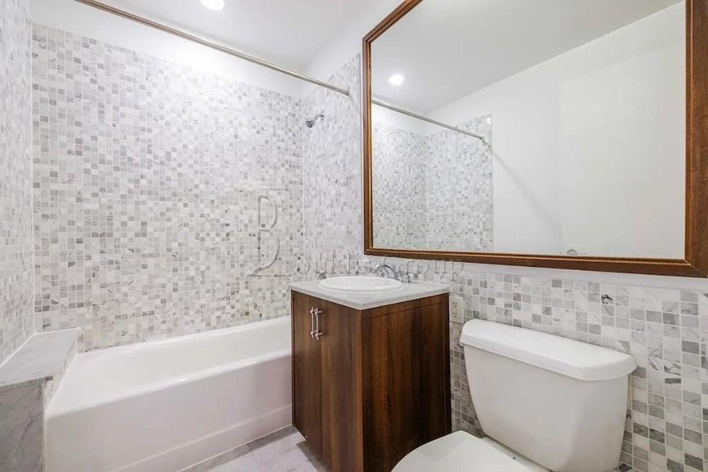 37 Wall St #22E - Photo 3 of 3