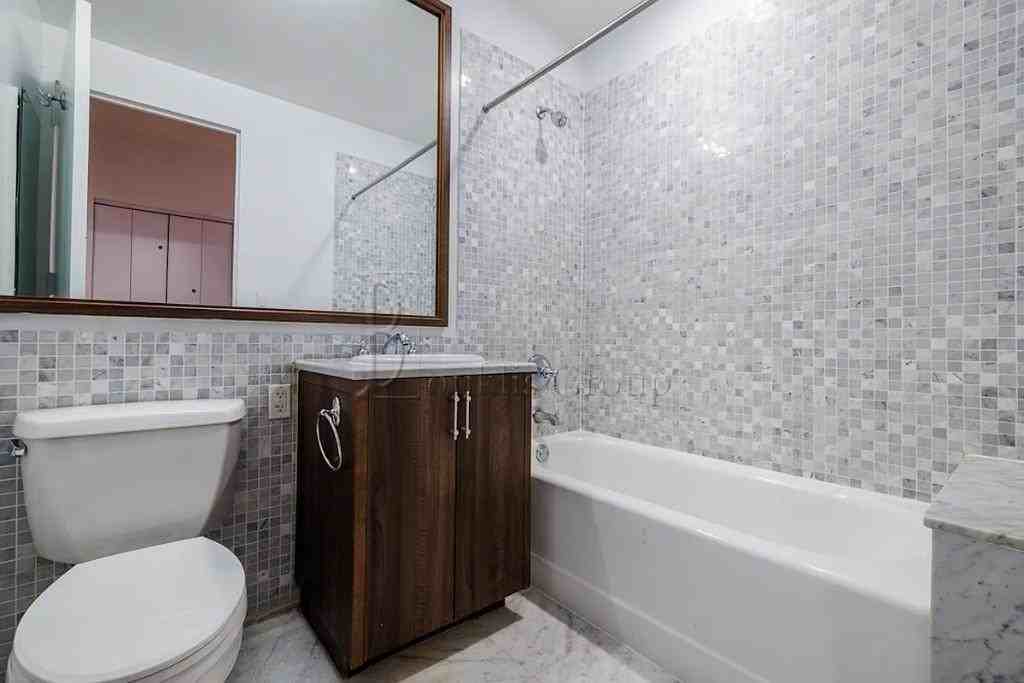 37 Wall St #22P - Photo 5 of 5