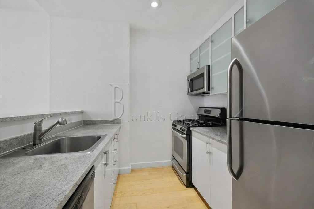 Wall St #5A - Photo 2 of 5