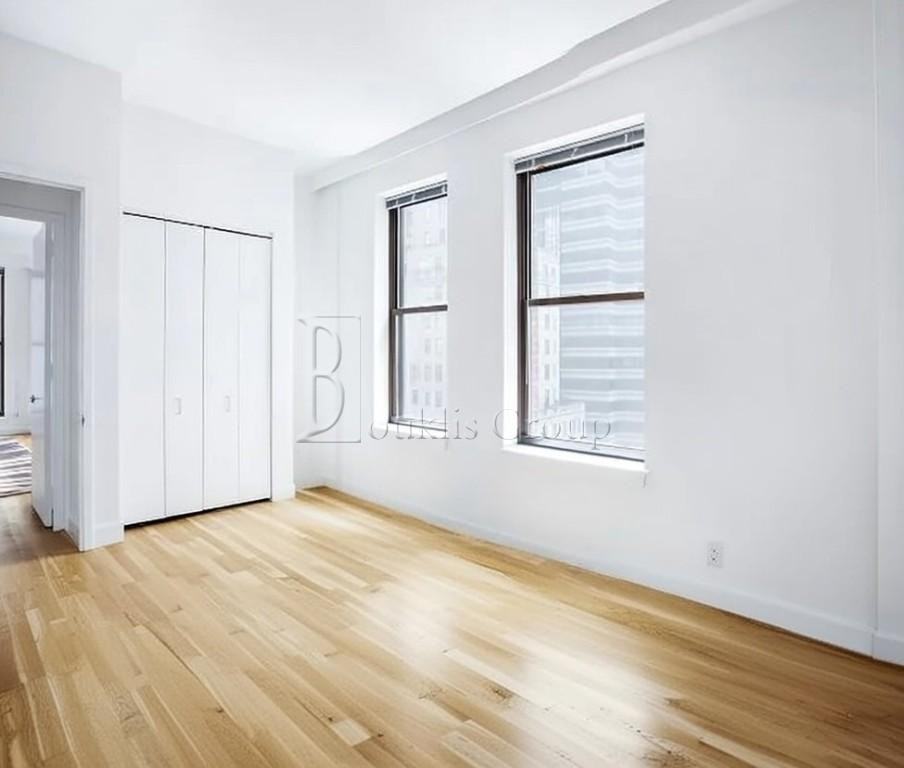 Wall St #5A - Photo 3 of 5