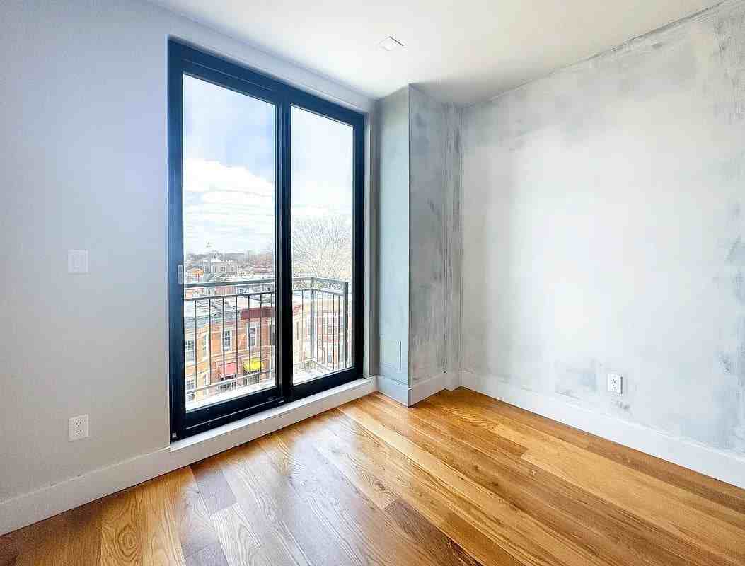 948 New York Ave #4A - Photo 3 of 5