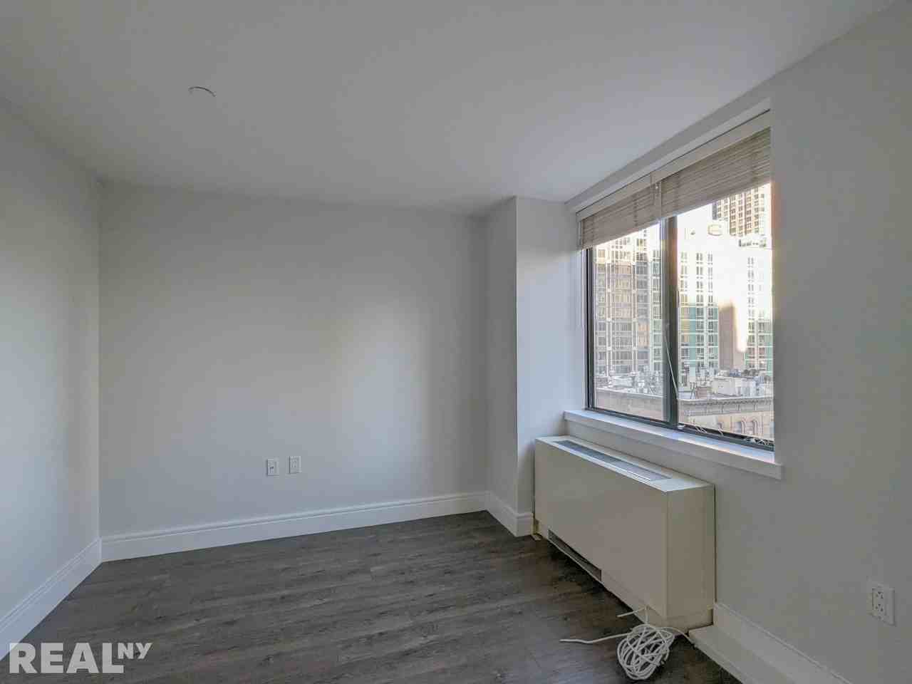 E 91st St #0501 - Photo 3 of 6