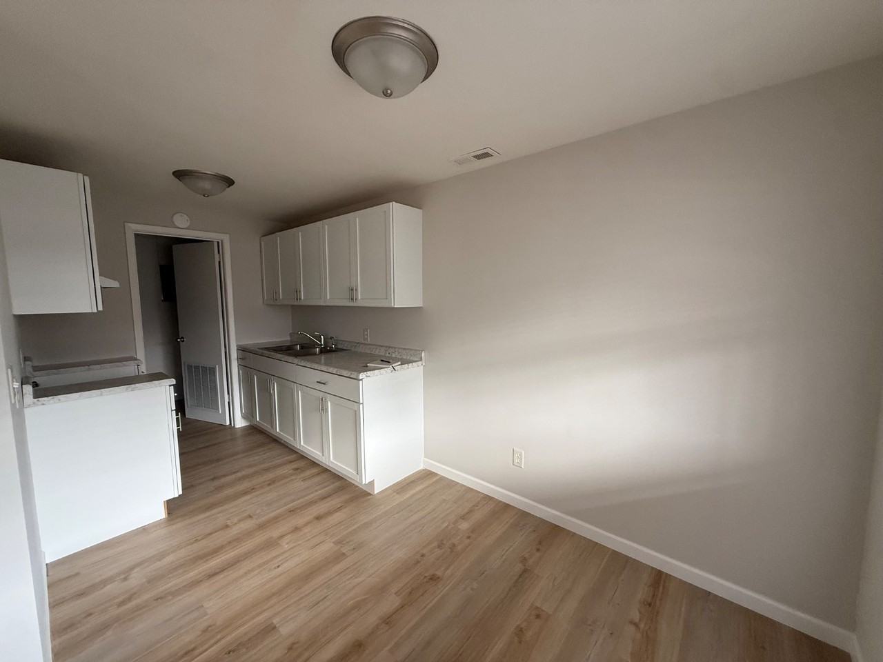 333 W Jefferson St - Photo 6 of 10