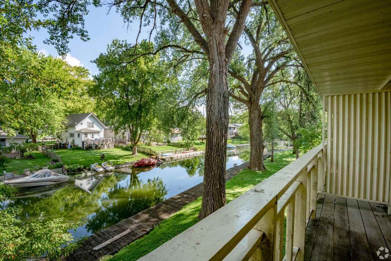 711 Pirate Island Rd - Photo 4 of 8