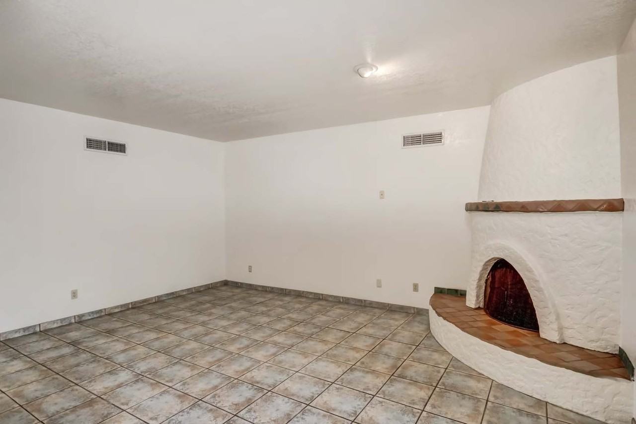 5374 N Flint Ave - Photo 2 of 20