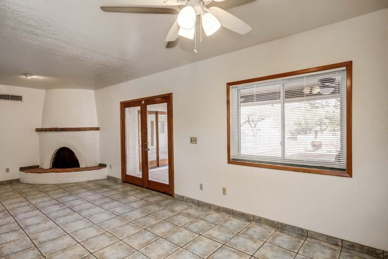 5374 N Flint Ave - Photo 5 of 20