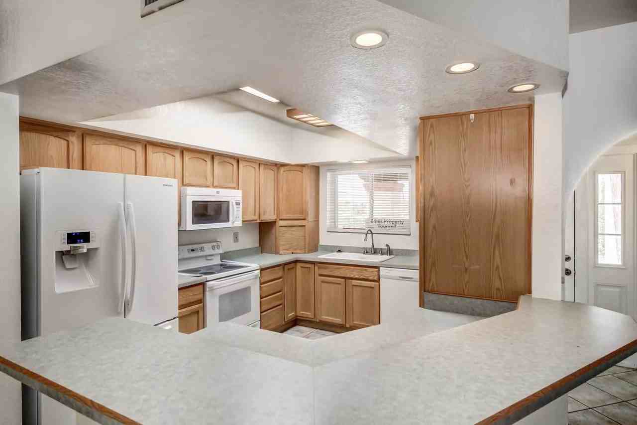 5374 N Flint Ave - Photo 6 of 20