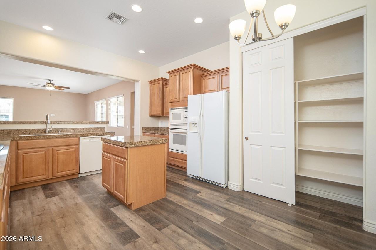 20377 W Shadow St - Photo 6 of 37