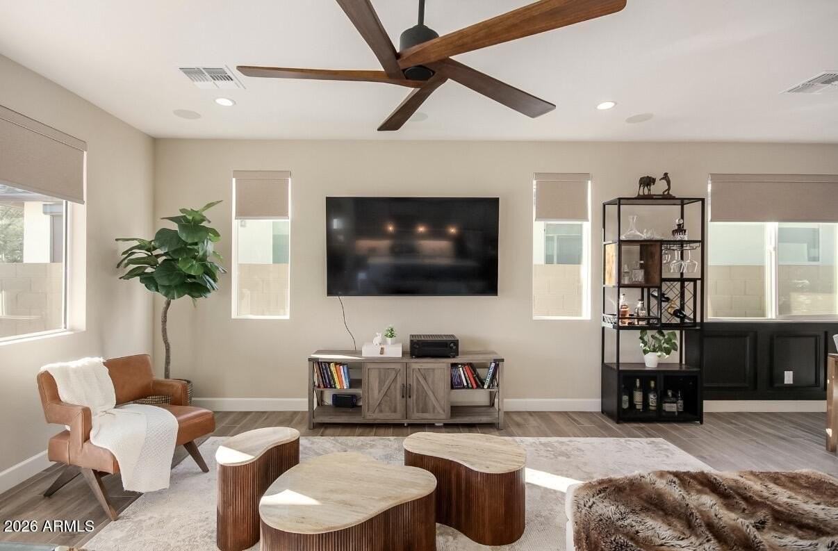 11353 N Luckenbach St - Photo 4 of 32