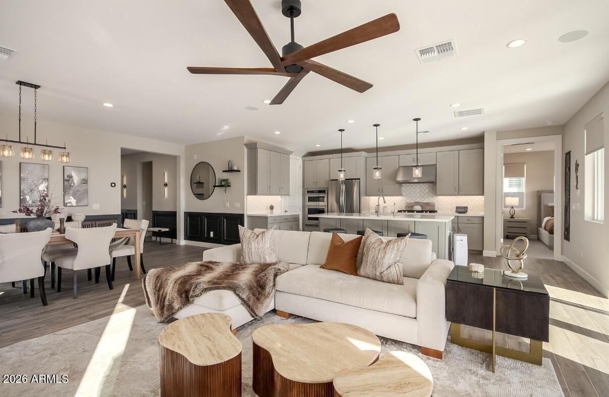 11353 N Luckenbach St - Photo 5 of 32