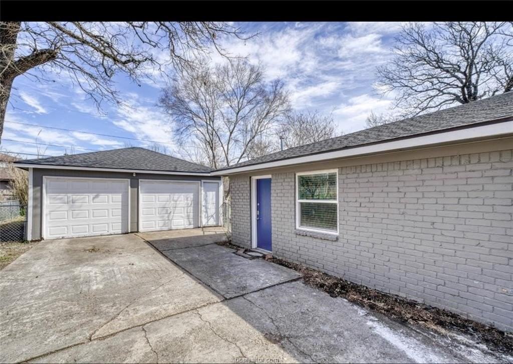 1115 Merry Oaks Dr - Photo 4 of 18