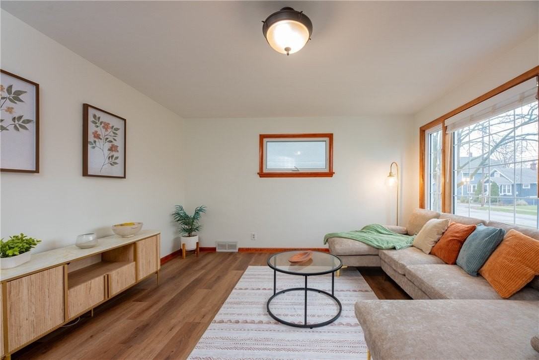 416 W Spruce St - Photo 6 of 34