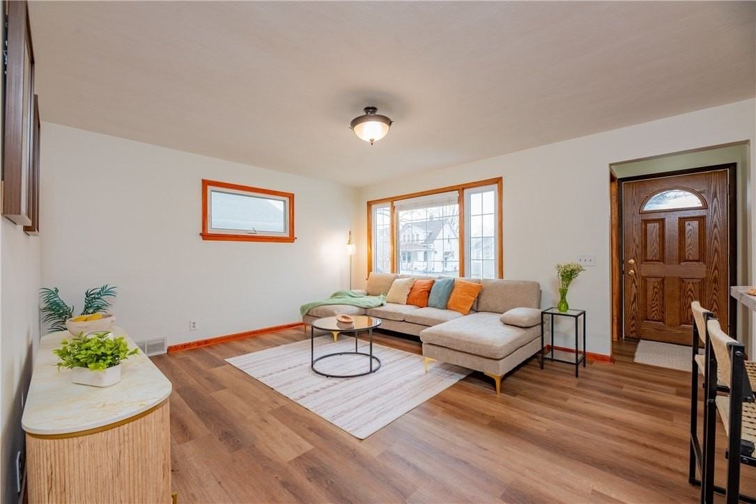 416 W Spruce St - Photo 7 of 34