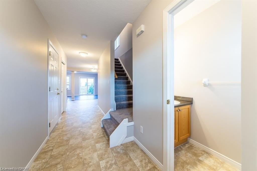 42 Mountain Laurel Cres - Photo 4 of 22