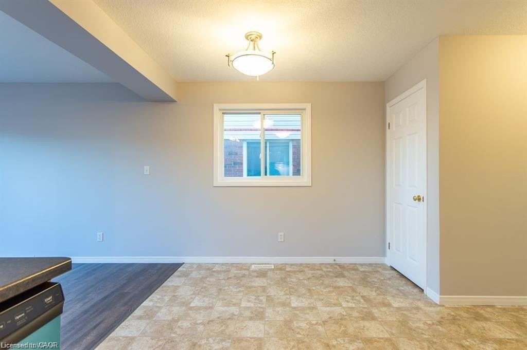 42 Mountain Laurel Cres - Photo 7 of 22