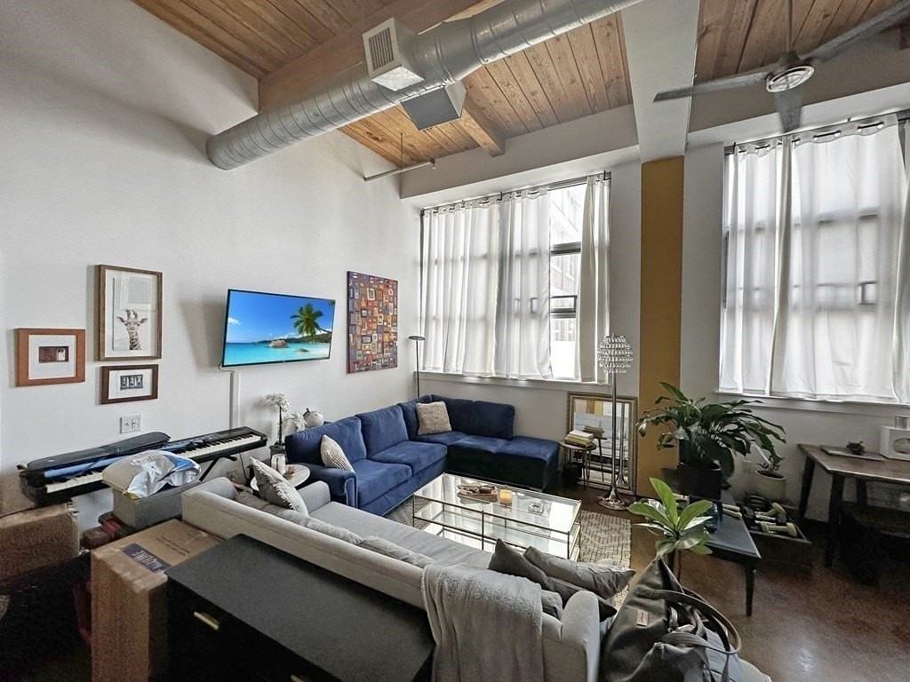 120 Holmes St - Photo 2 of 18