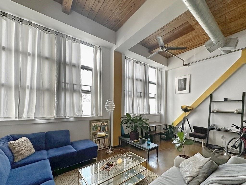 120 Holmes St - Photo 3 of 18