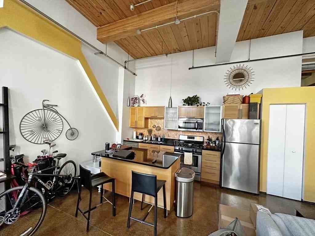 120 Holmes St - Photo 5 of 18