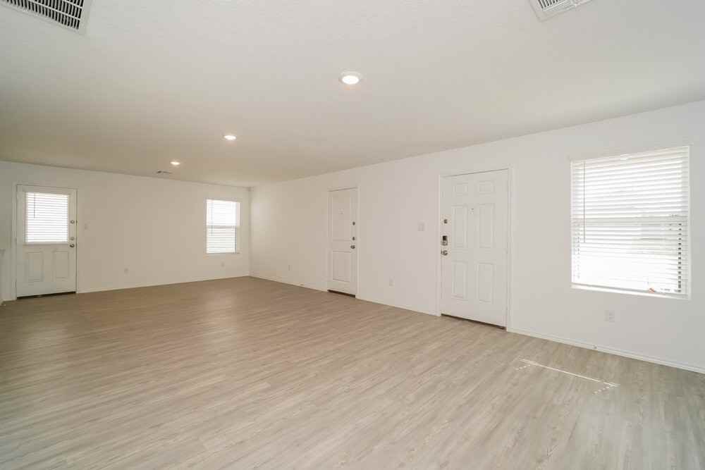 8803 Barrow Path - Photo 4 of 16