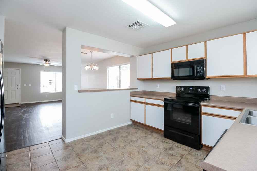 15843 W Woodlands Ave - Photo 7 of 15