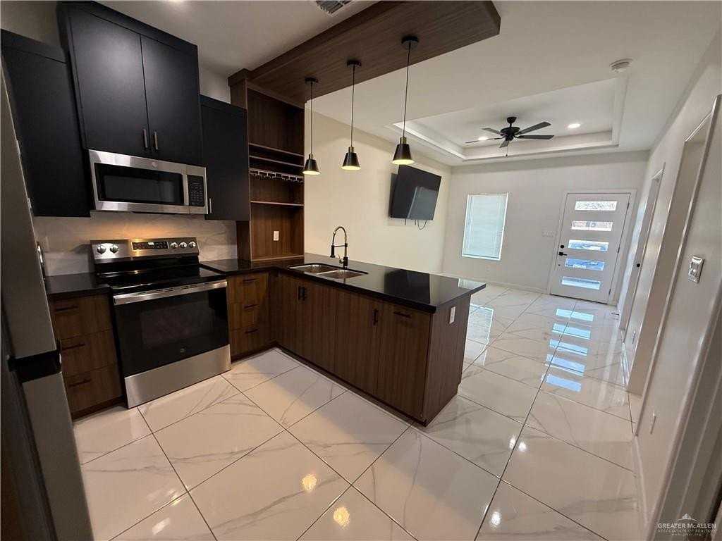 1513 W B St - Photo 2 of 9