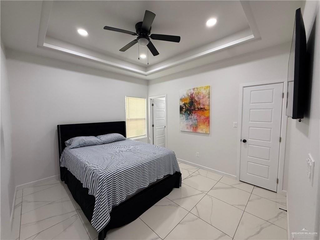 1513 W B St - Photo 4 of 9