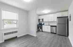 featured image of 500 Main St Apt 10c #10C