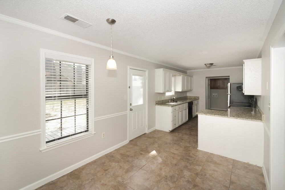 7352 Alexander Rd - Photo 6 of 16