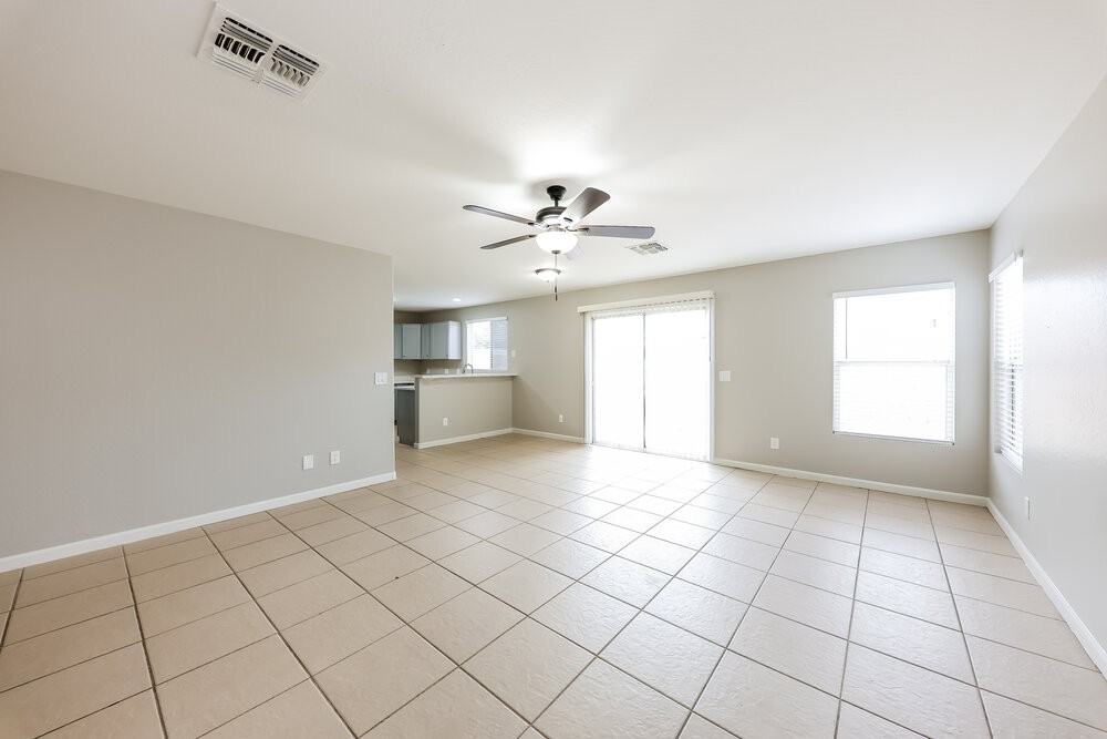 11814 W Poinsettia Dr - Photo 4 of 17