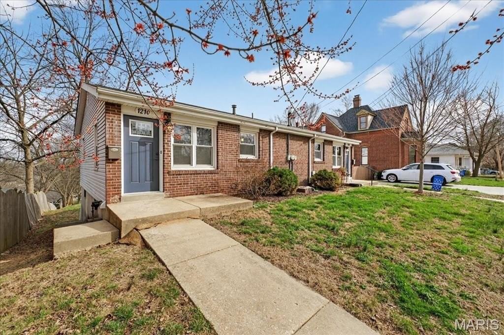 1210 N 5th St - Photo 2 of 32