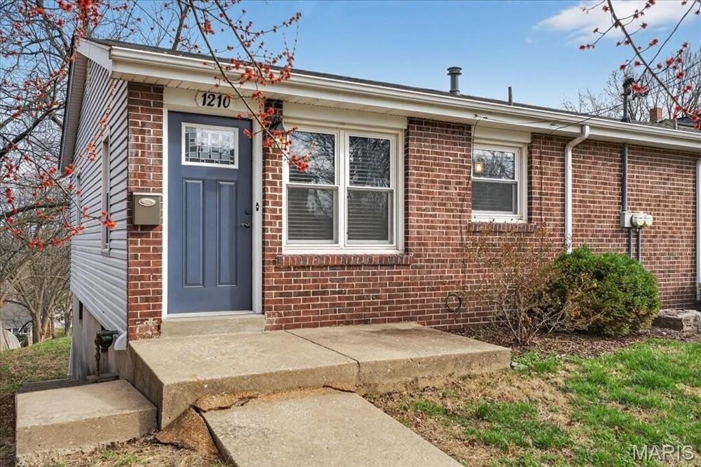 1210 N 5th St - Photo 3 of 32