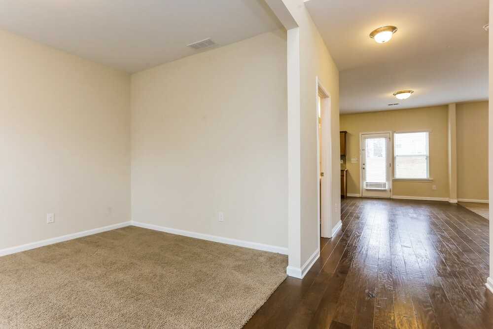 90 Darbys Ave - Photo 4 of 17