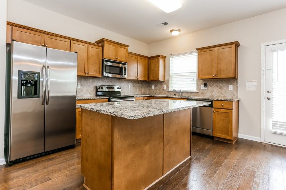 90 Darbys Ave - Photo 7 of 17