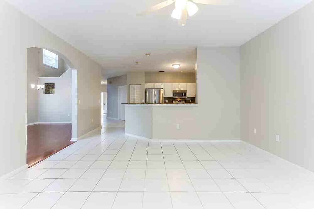 1117 Nw 97th Dr - Photo 5 of 15