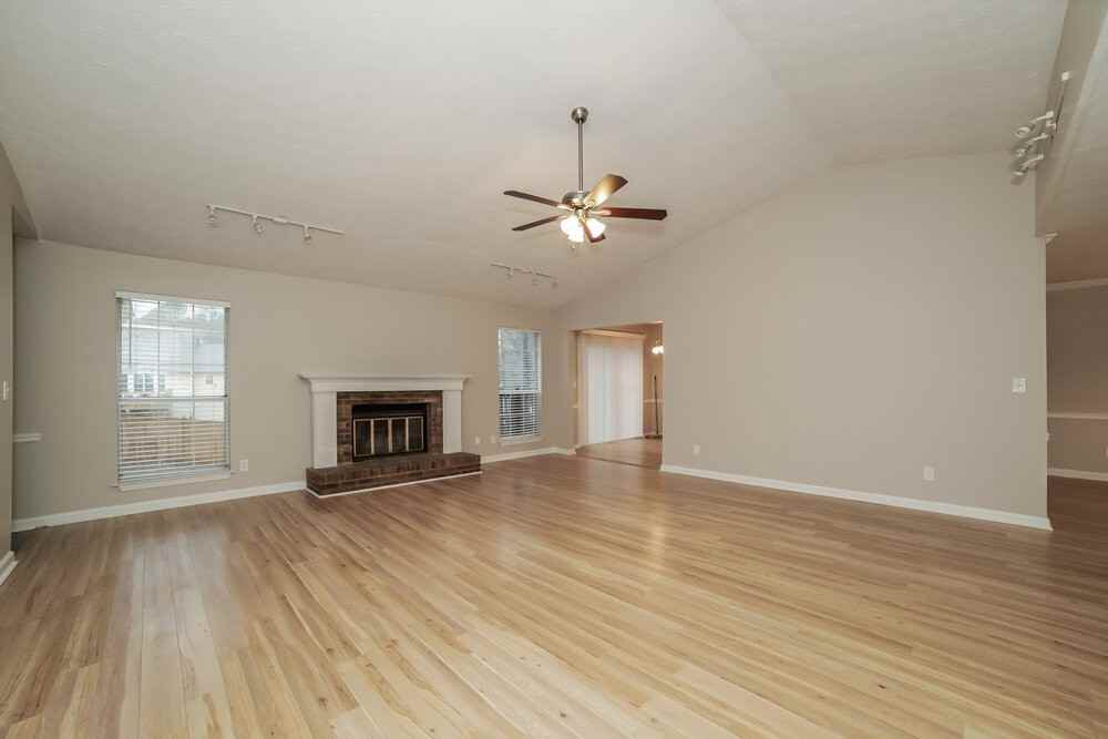 1338 Colonial Trce Nw - Photo 3 of 16