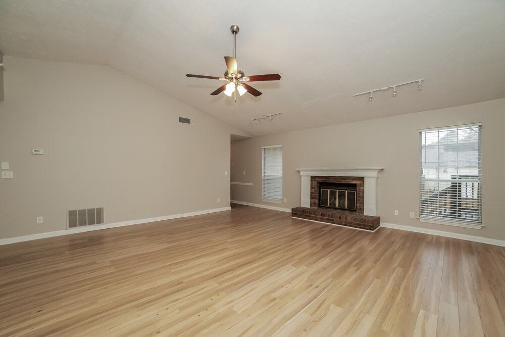 1338 Colonial Trce Nw - Photo 4 of 16