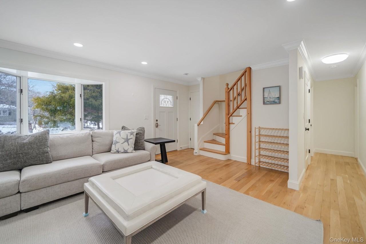 19 Pine Tree Ln - Photo 4 of 33