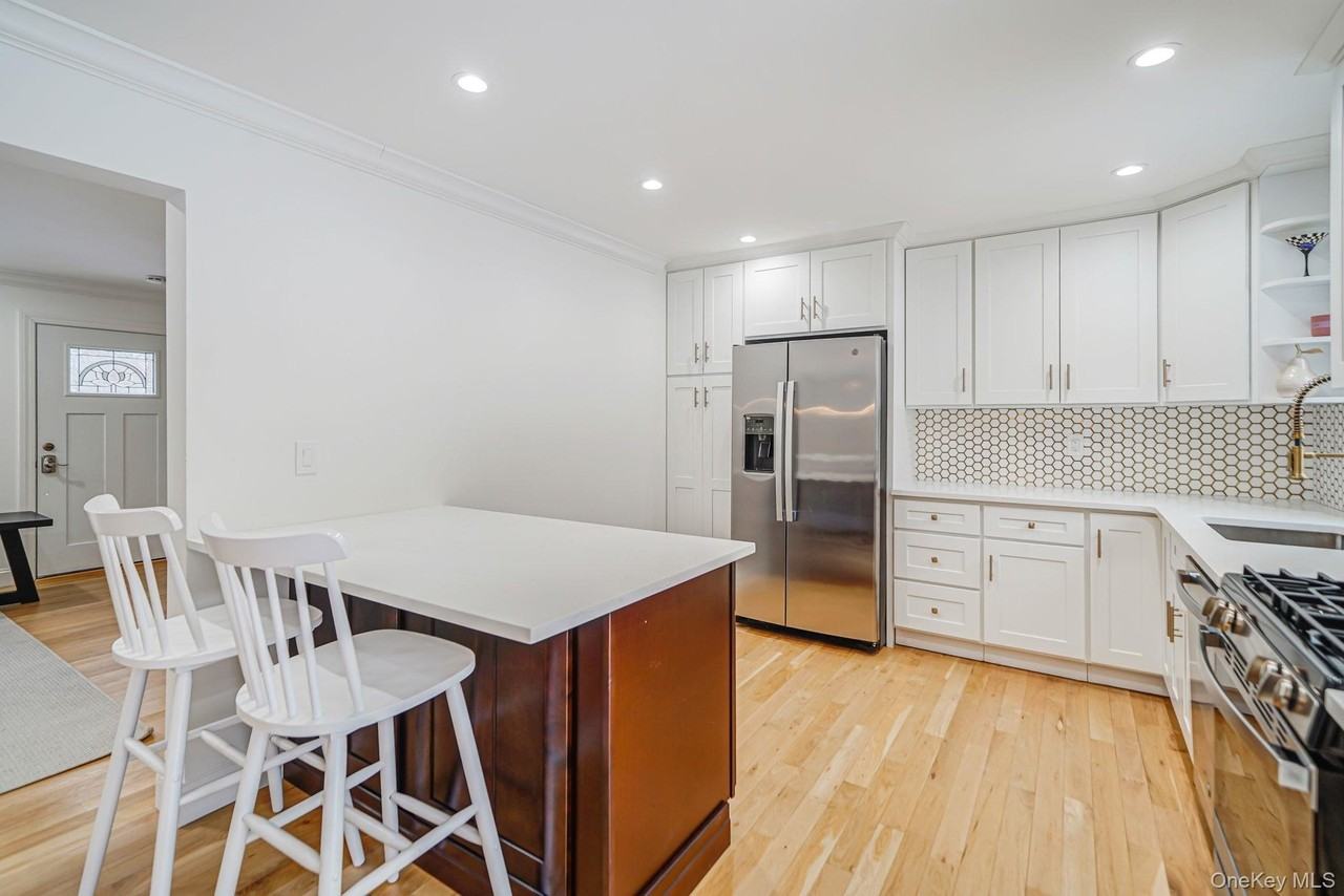 19 Pine Tree Ln - Photo 5 of 33